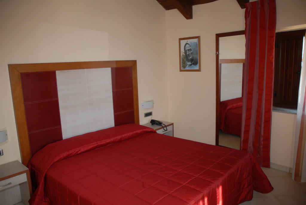 Hotel Conte Ruggero Serra San Bruno Pokoj fotografie