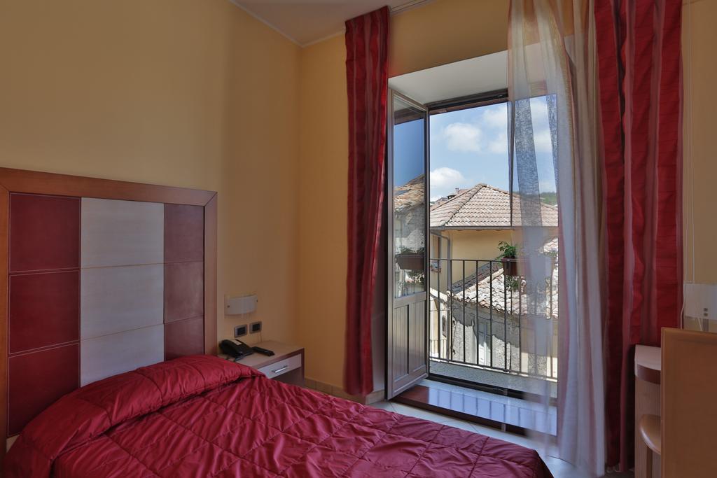 Hotel Conte Ruggero Serra San Bruno Pokoj fotografie