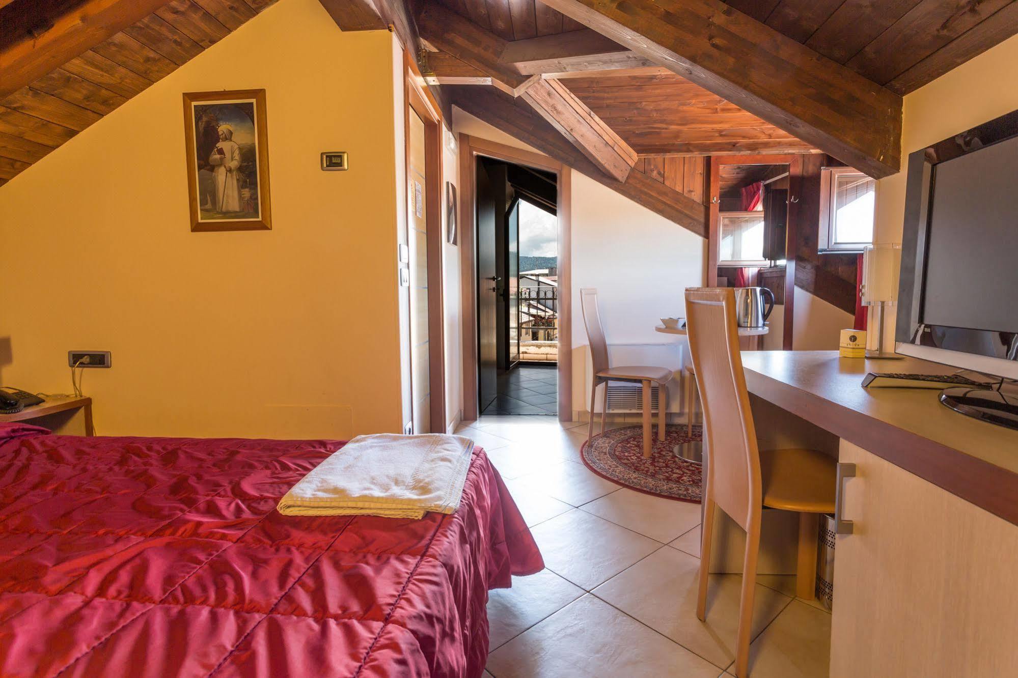 Hotel Conte Ruggero Serra San Bruno Exteriér fotografie