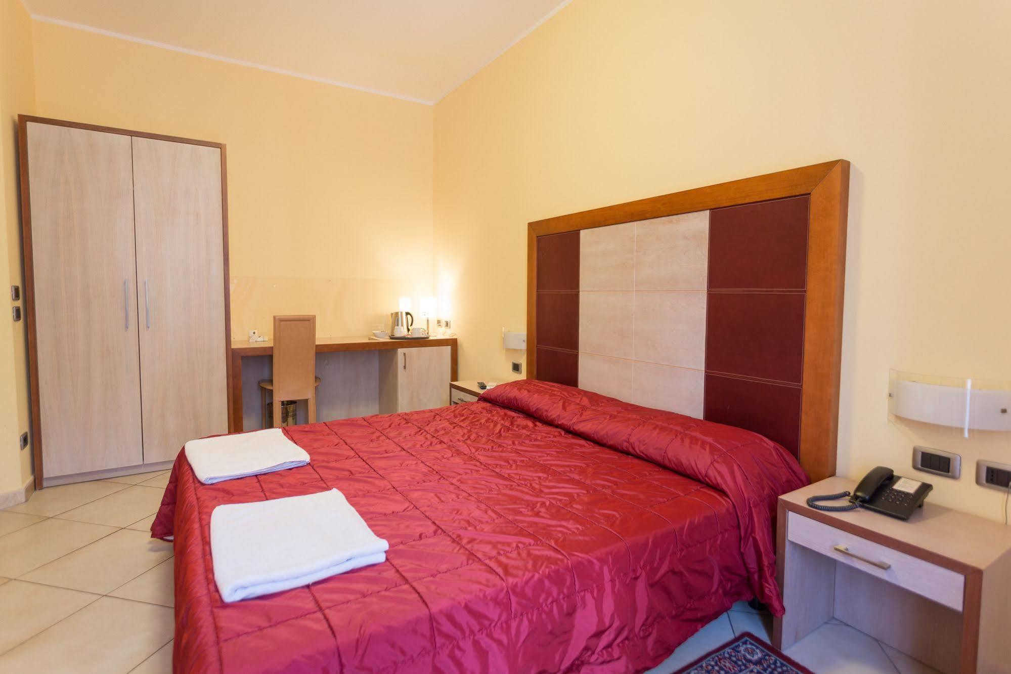 Hotel Conte Ruggero Serra San Bruno Exteriér fotografie
