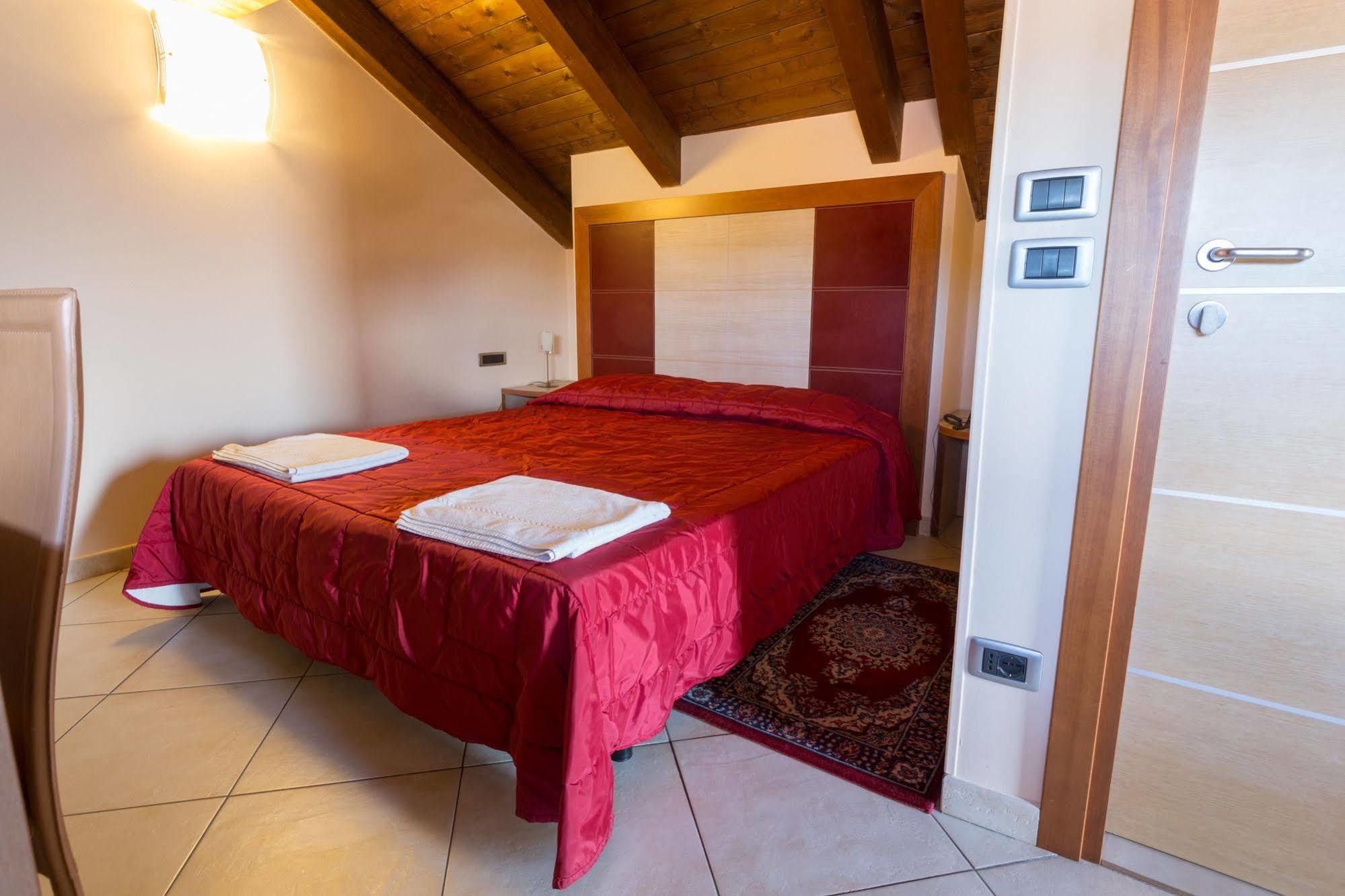 Hotel Conte Ruggero Serra San Bruno Exteriér fotografie
