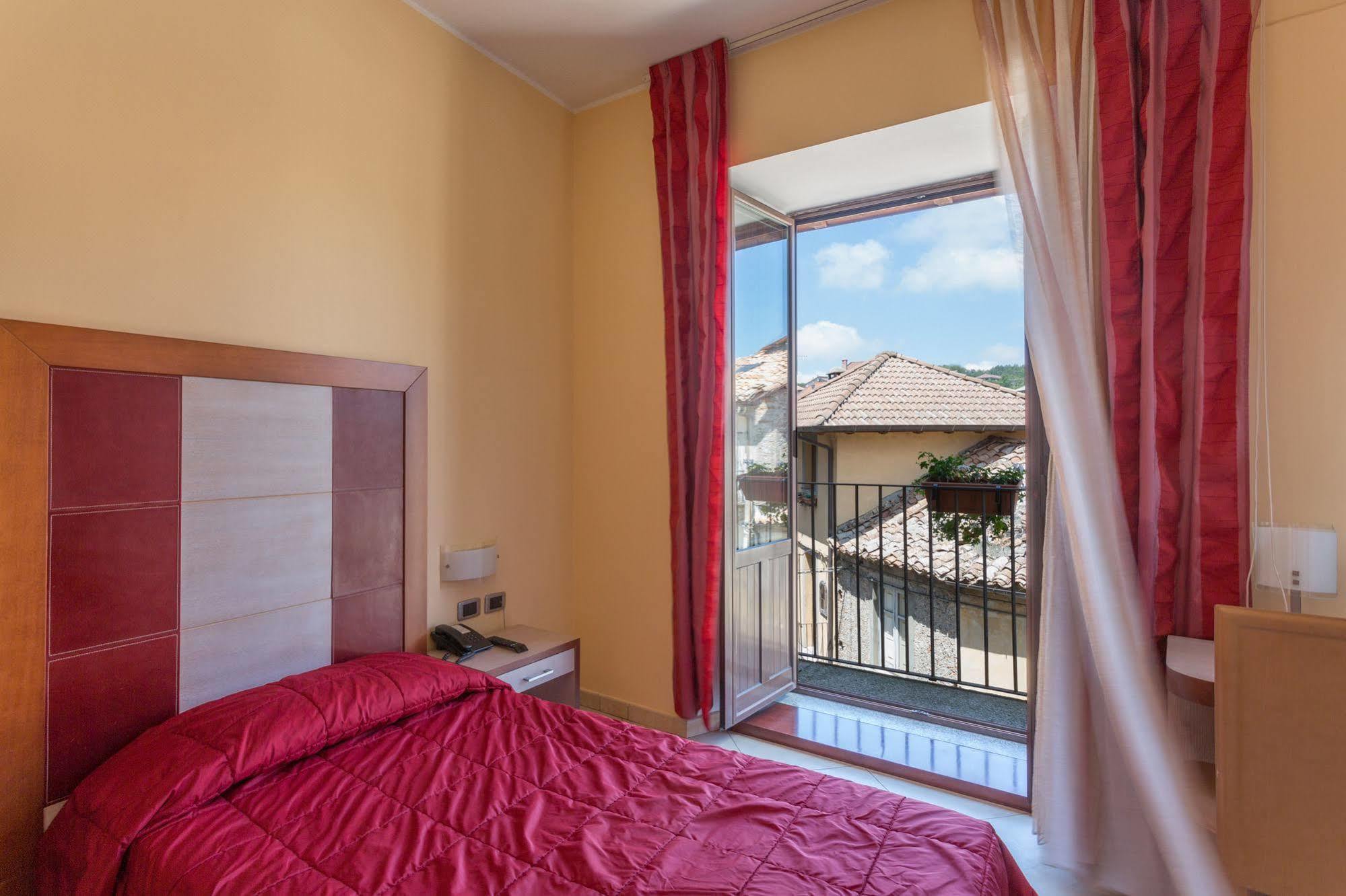Hotel Conte Ruggero Serra San Bruno Exteriér fotografie